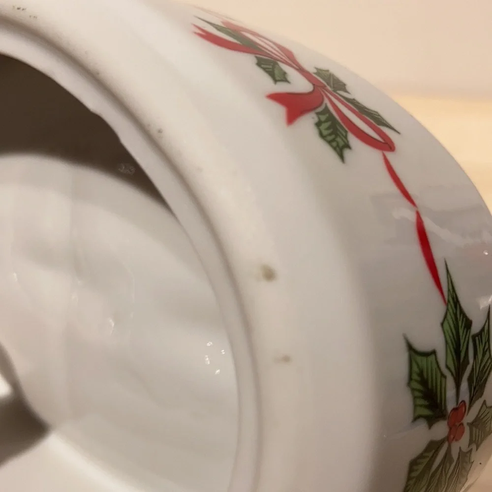 Holiday soap dish with holly and berries